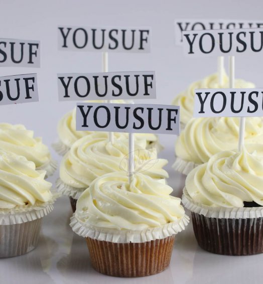 Cup Cake With Name Tags
