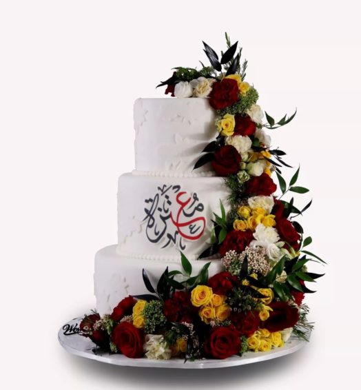 Elegant Fresh Flowers Cake.